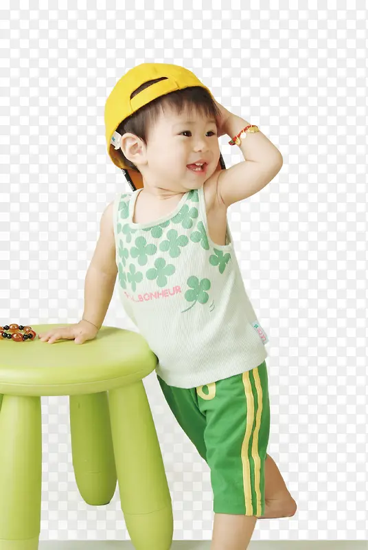 可爱树叶服饰小孩