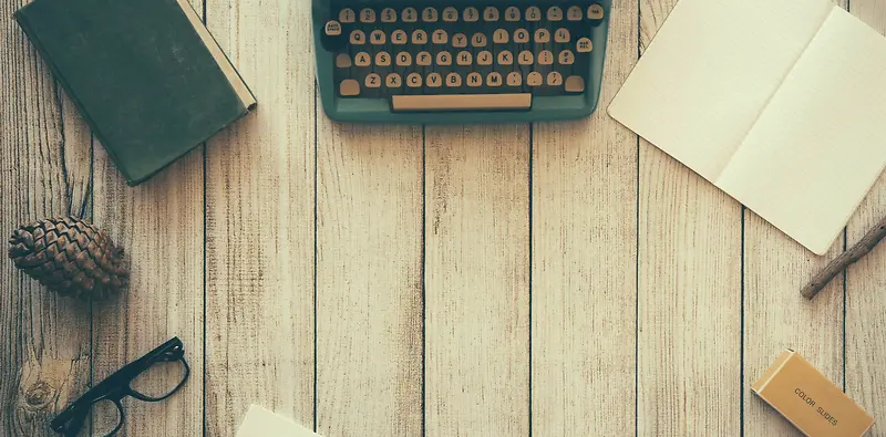 怀旧的木板打字机