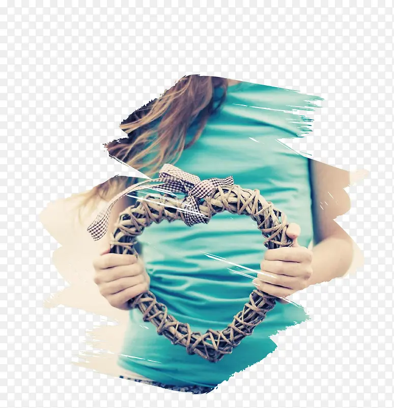 拿着爱心的女孩