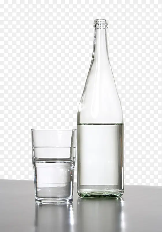 水杯和水瓶