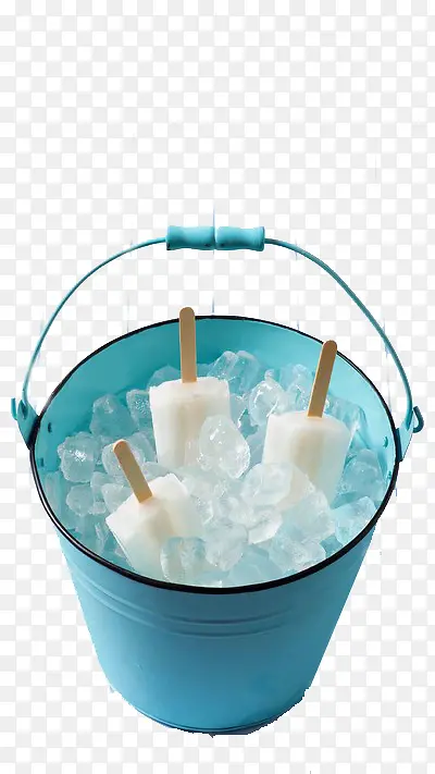 蓝色桶中的白色冰棍
