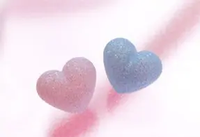 粉色蓝色钻石心形装饰