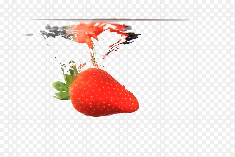 掉入水里的草莓