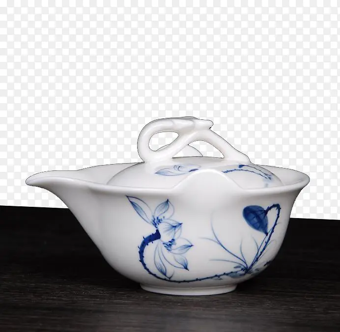 桌上的陶瓷盖碗