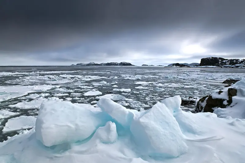 海面白色浮冰海报背景