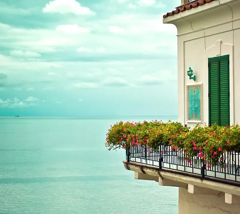 欧式建筑海景房阳台