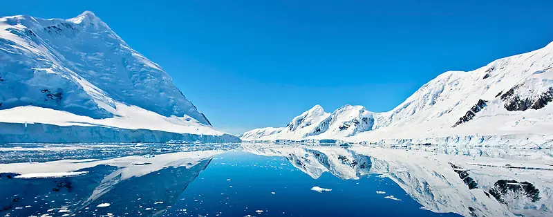 唯美白色雪山倒影海报背景