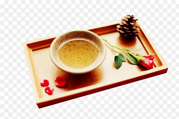 木盘上的果茶