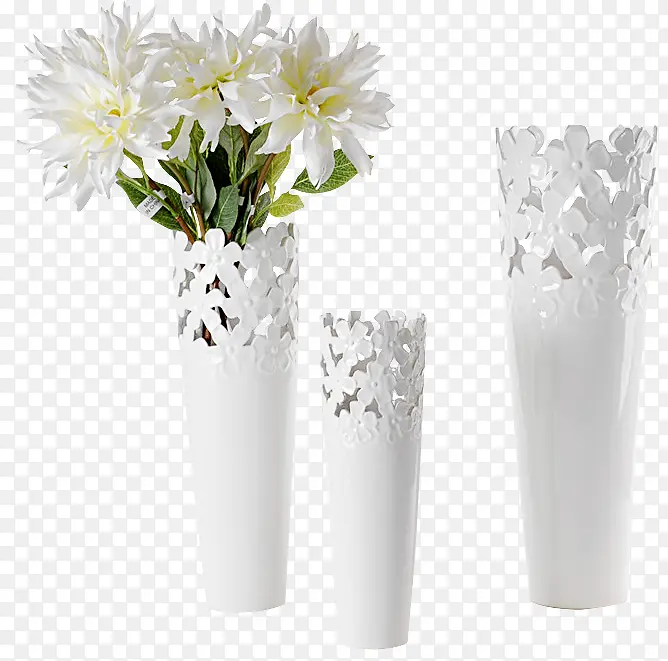镂空花瓶里的白色花卉