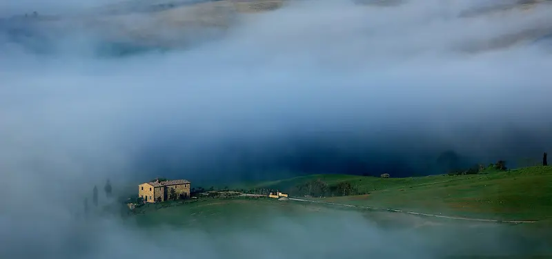 雾中的乡村