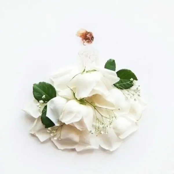 手绘白色花朵婚纱