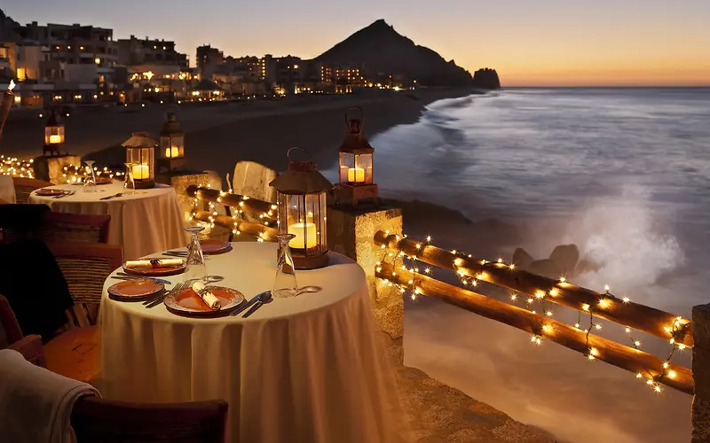 户外浪漫海边晚餐