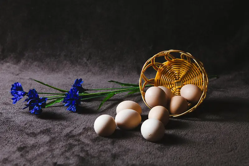 鸡蛋花朵编织篮子