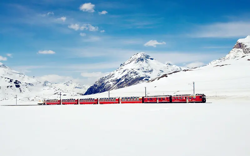 雪山山脉上的火车海报背景