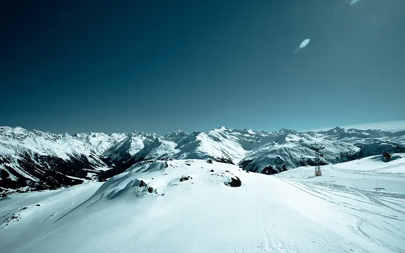 连绵雪山山脉海报背景