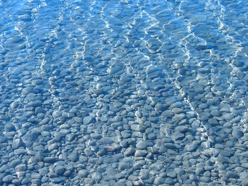 河流湖泊水里的河卵石