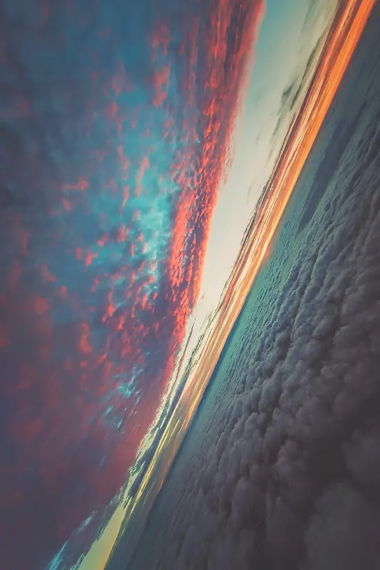 彩色云彩海平面壁纸