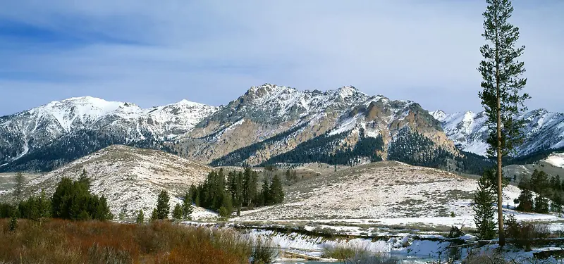 雪山天空背景