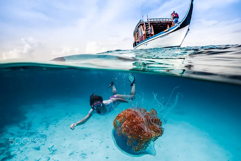 蓝色海水轮船风景