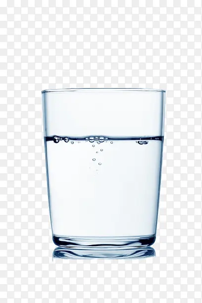 水杯里的纯水