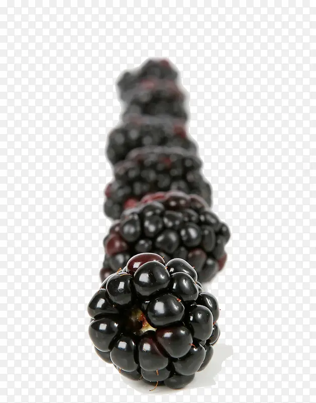 排着整齐的黑莓
