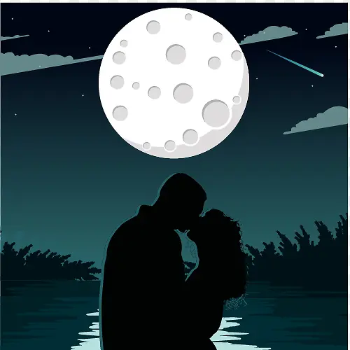 月亮下的情侣
