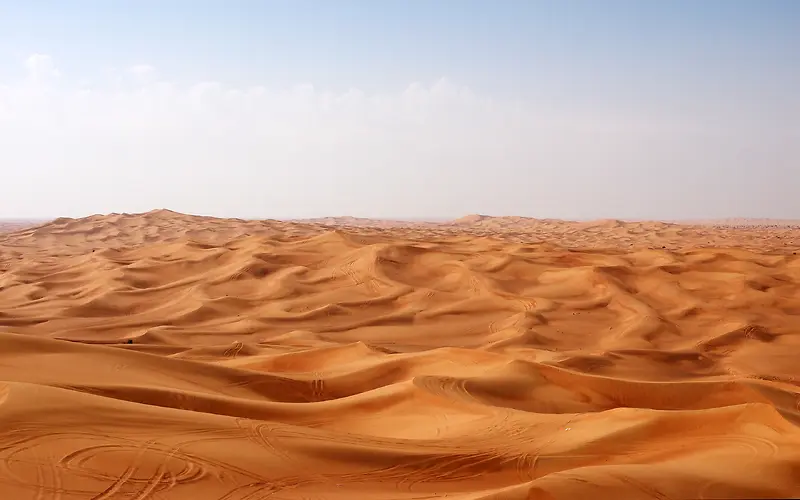 荒芜金色沙漠皑皑