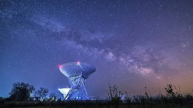 夜晚星空雷达火烧云