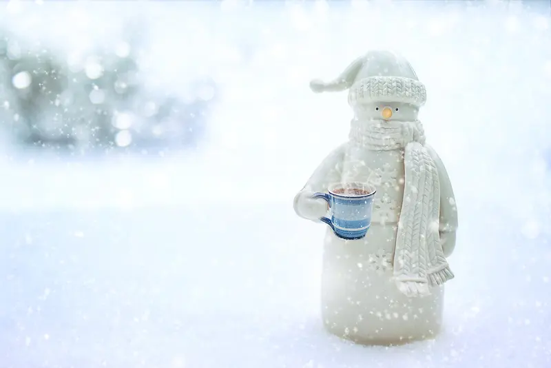 冬天雪人喝咖啡