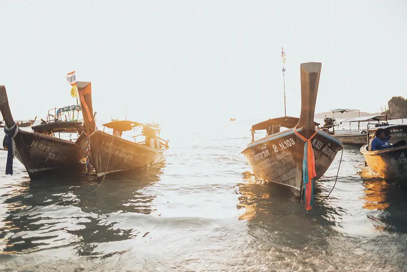 船与渔村摄影