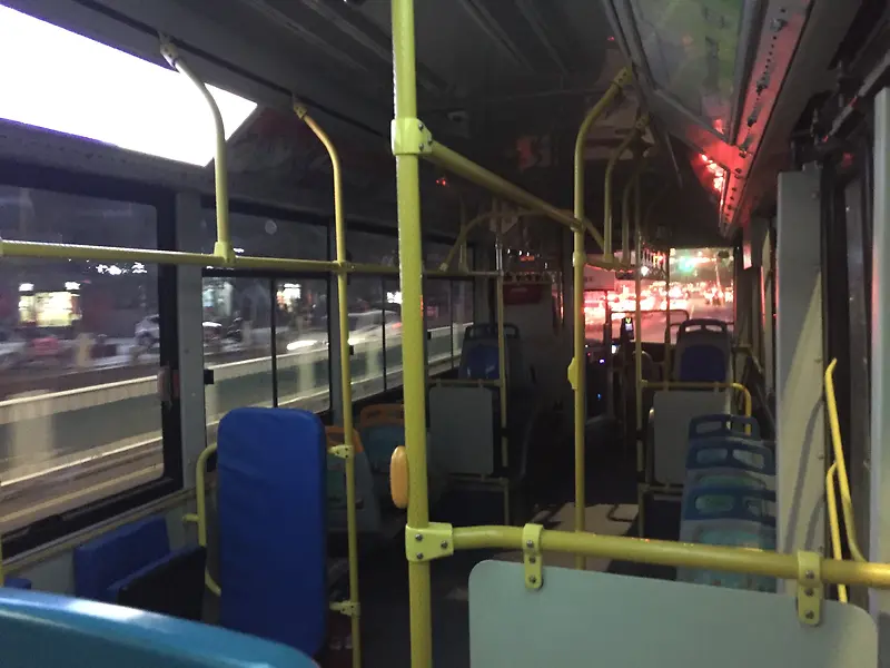 夜晚的公交车111111