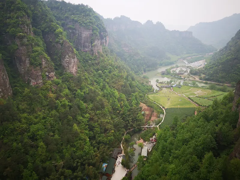 穿岩十九峰大峡谷