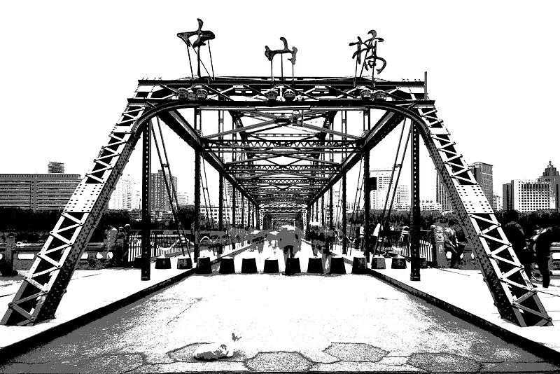黑白照片中山桥