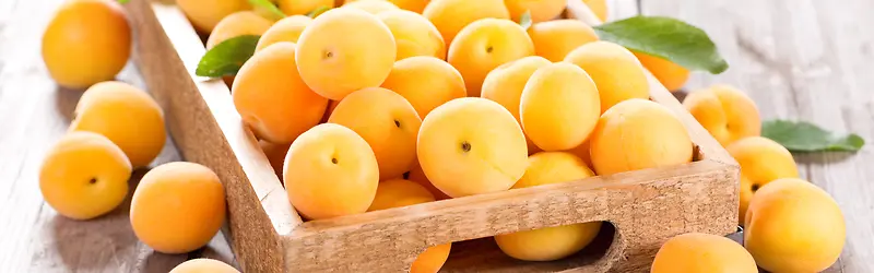 新鲜的黄桃水果高清图片