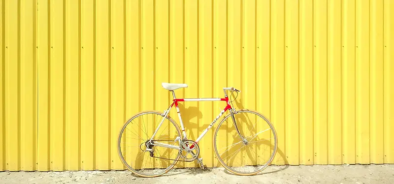 摄影黄色背景自行车
