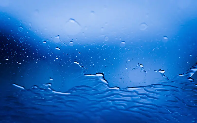 唯美玻璃上的水珠海报背景素材