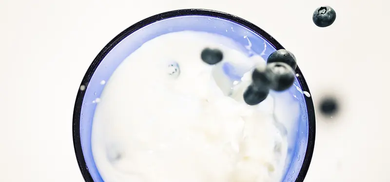 蓝莓牛奶