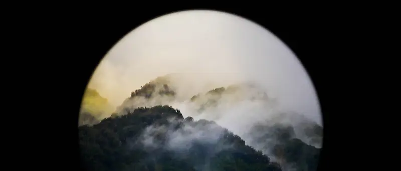 望远镜望去的云山雾海