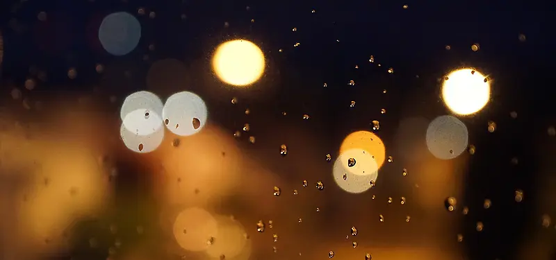 玻璃上的雨珠图片