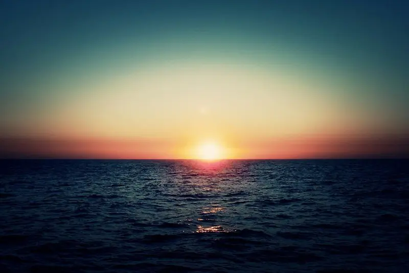 海平面日出高清背景