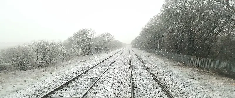 唯美冬天铁路雪景海报背景图