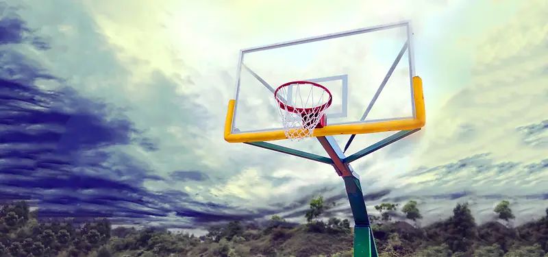 天空下的篮球架