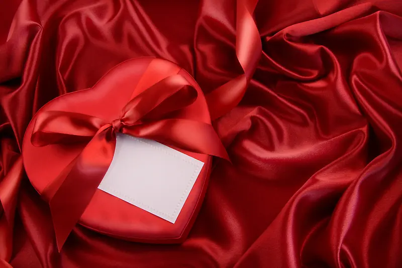 红色绸缎爱心礼盒背景素材