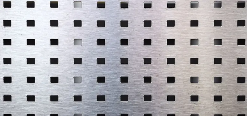 灰色背景上的方孔图片