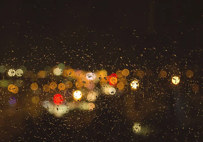 雨后玻璃灯光背景