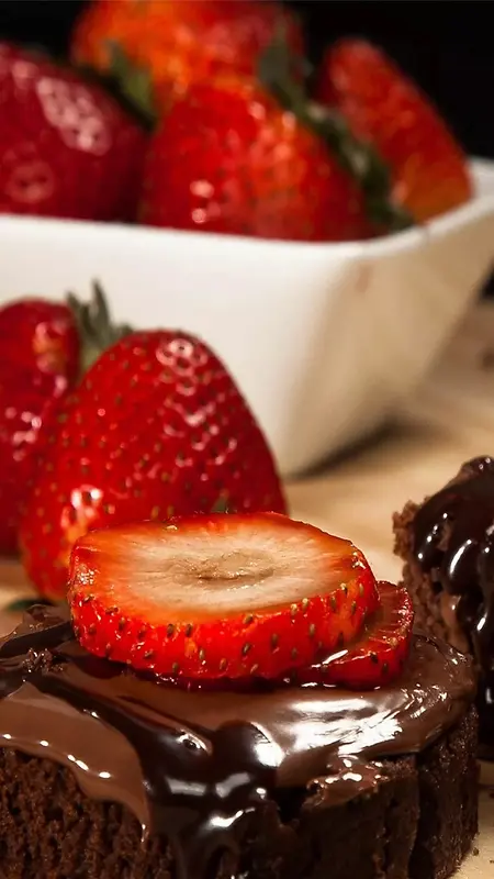 草莓巧克力甜品摄影H5背景