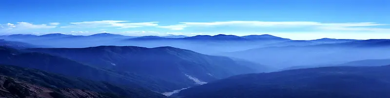 蓝色云海山脉