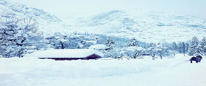 唯美冬季高山雪景海报背景图