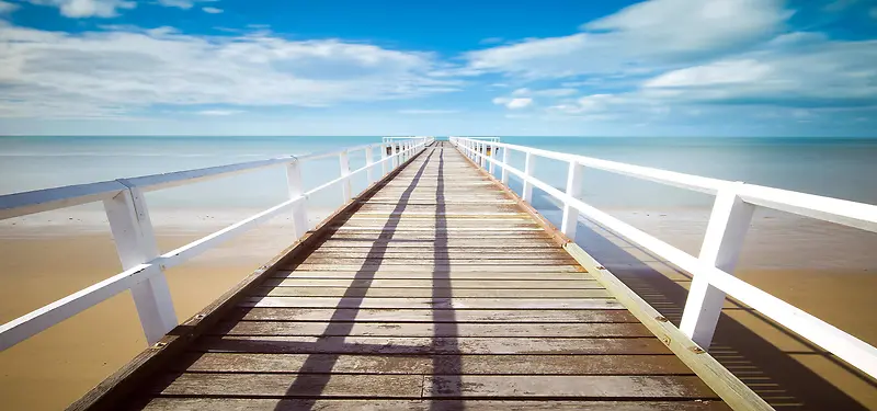 夏季海边海滩木桥背景