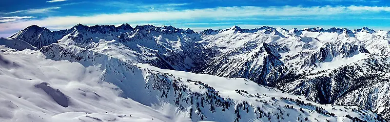 唯美白色雪山海报背景